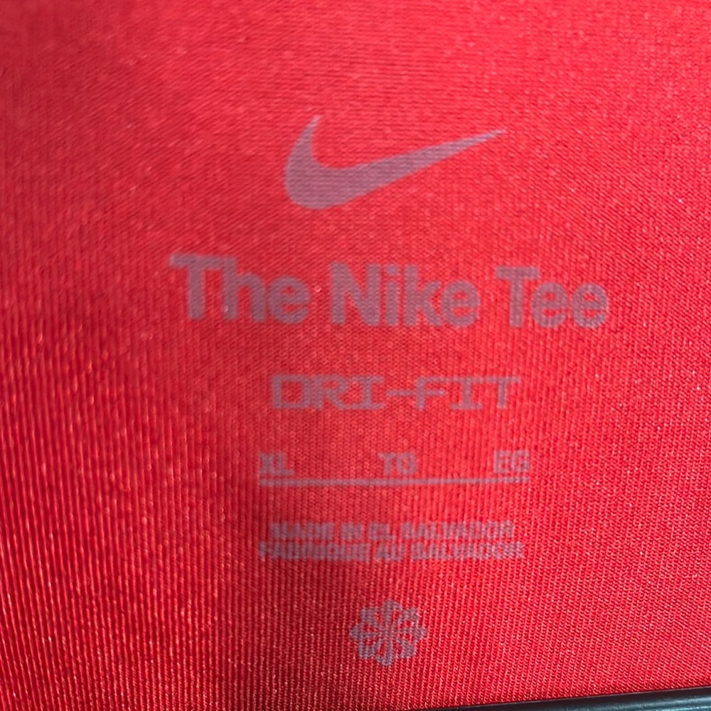 Nike Men's Red T-Shirt - Picture 2 of 5